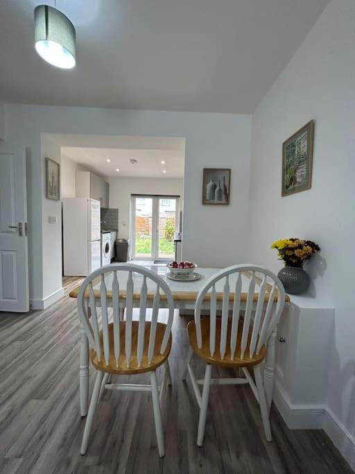 Apartamento Bali Bliss Garden Flat With Parking Enfield Exterior foto