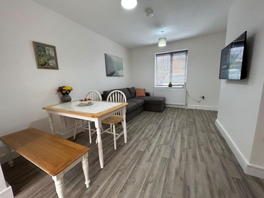 Apartamento Bali Bliss Garden Flat With Parking Enfield Exterior foto